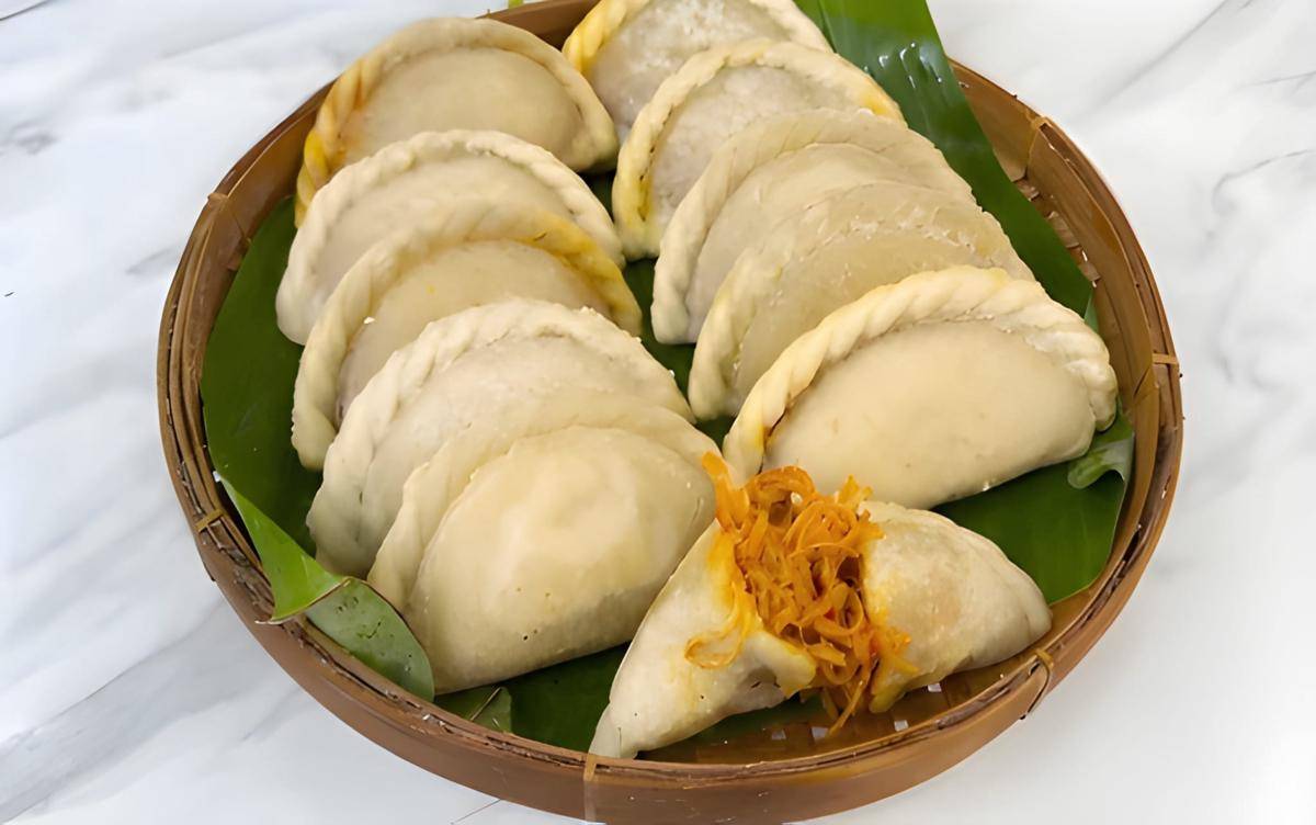 Cireng isi ayam suwir 