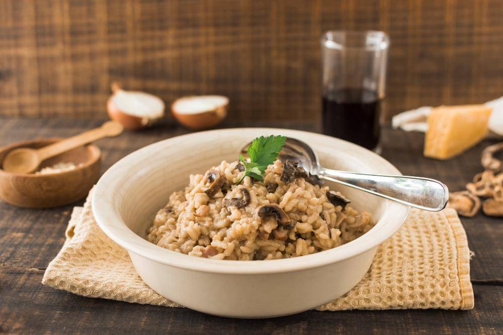 ilustrasi chicken mushroom risotto