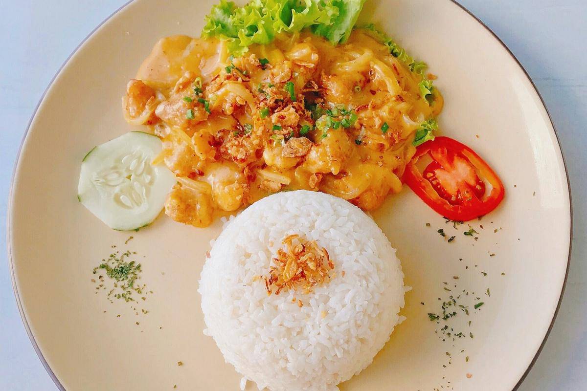 ilustrasi chicken salted egg rice 
