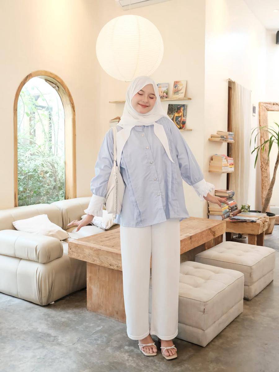 potret OOTD nuansa biru ala Siska Amera