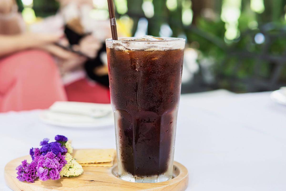 ilustrasi iced americano 