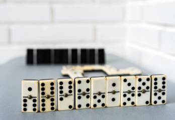 ilustrasi domino