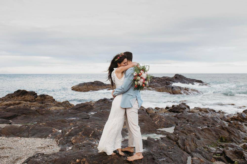 ilustrasi prewedding di pantai (freepik.com/pros