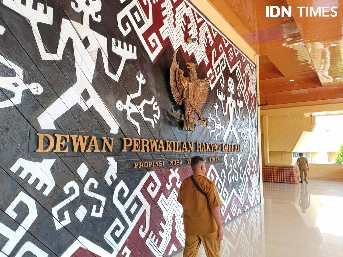 Lobi depan ruang paripurna DPRD NTT. (IDN Times/Putra Bali Mula)