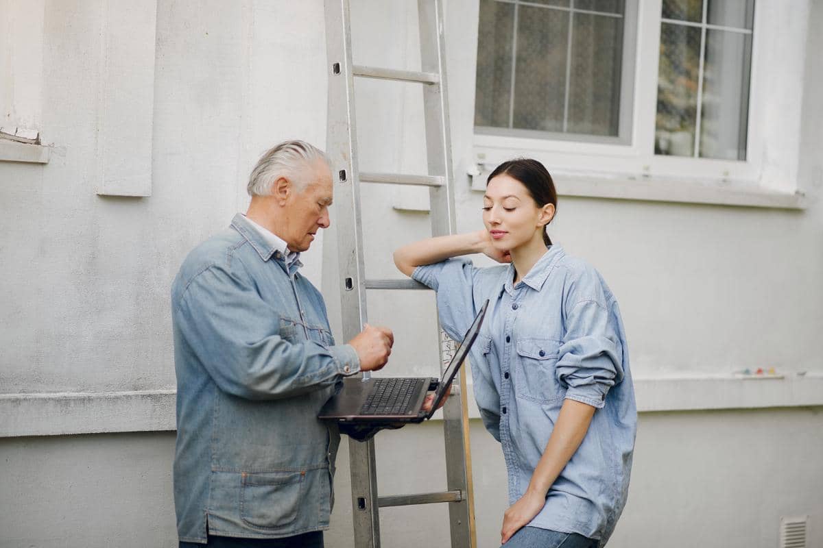 Ilustrasi berbincang 