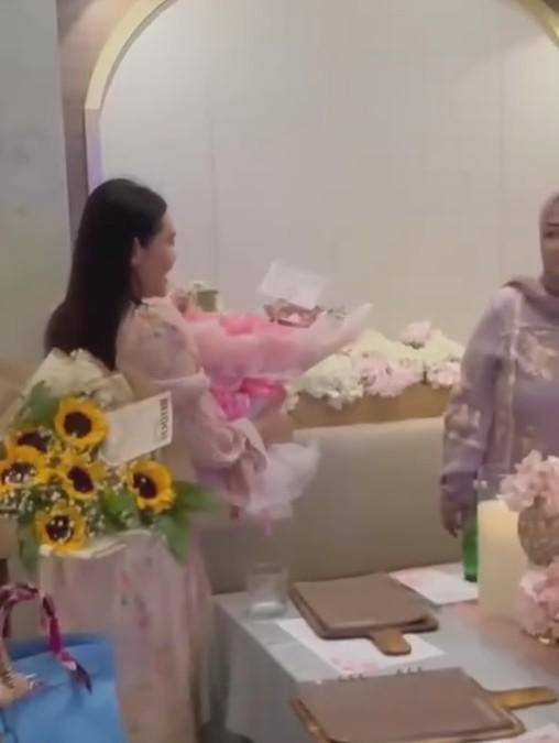 Perayaan Ulang Tahun Ibunda Via Vallen yang ke-51