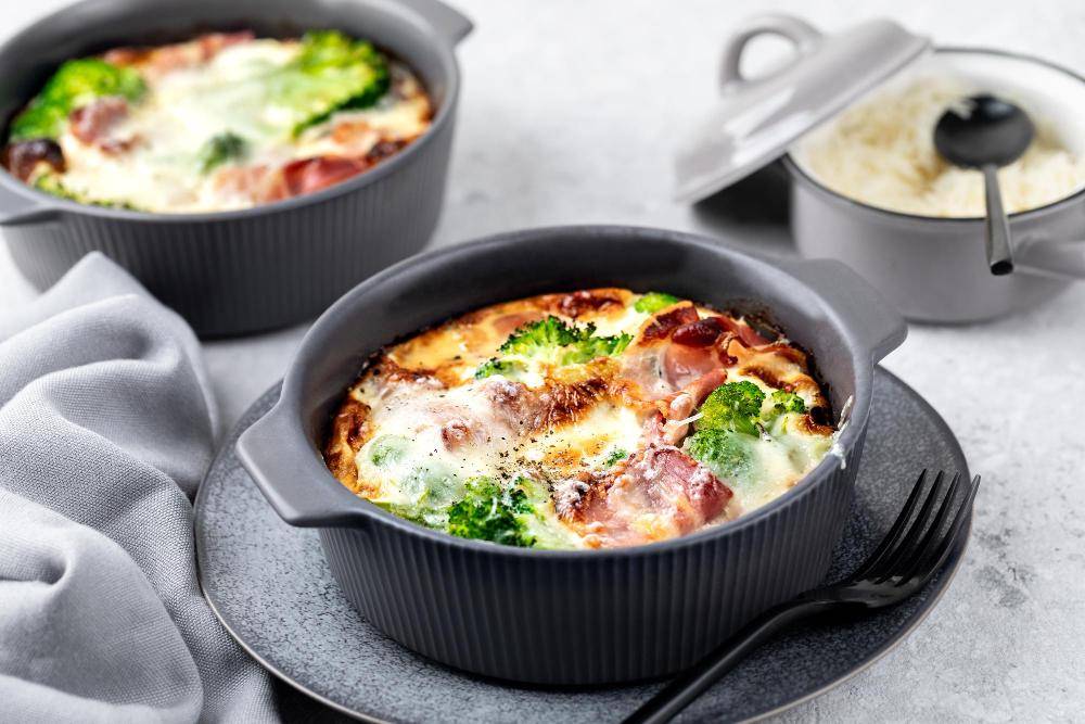 ilustrasi eggs en cocotte 