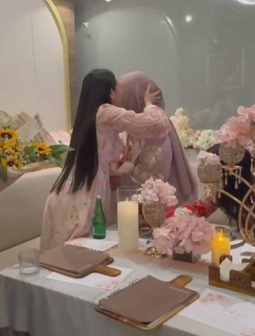 Perayaan Ulang Tahun Ibunda Via Vallen yang ke-51