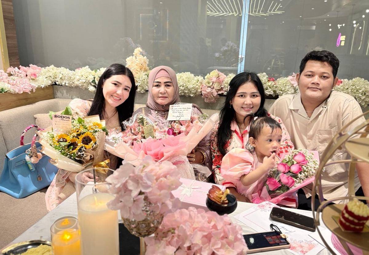 Perayaan Ulang Tahun Ibunda Via Vallen yang ke-51