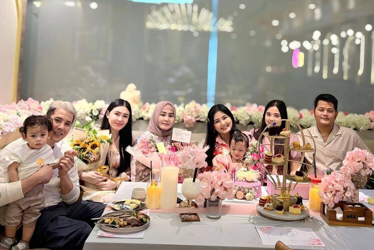 Perayaan Ulang Tahun Ibunda Via Vallen yang ke-51