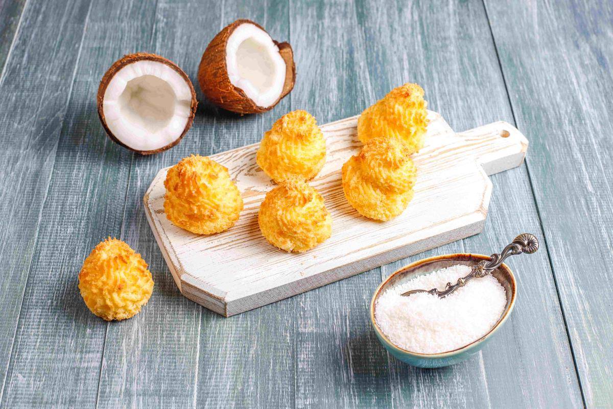 ilustrasi coconut macaroons (freepik.com/azerbaijan_stockers)