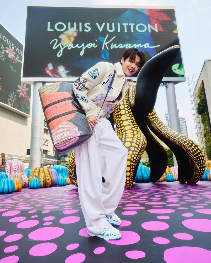 styling white pants ala Dew Jirawat (instagram.com/dew_jsu)
