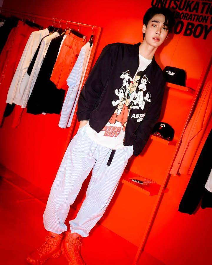 styling white pants ala Dew Jirawat (instagram.com/dew_jsu)