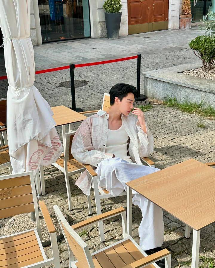 styling white pants ala Dew Jirawat (instagram.com/dew_jsu)