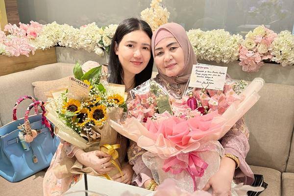 Perayaan Ulang Tahun Ibunda Via Vallen yang ke-51