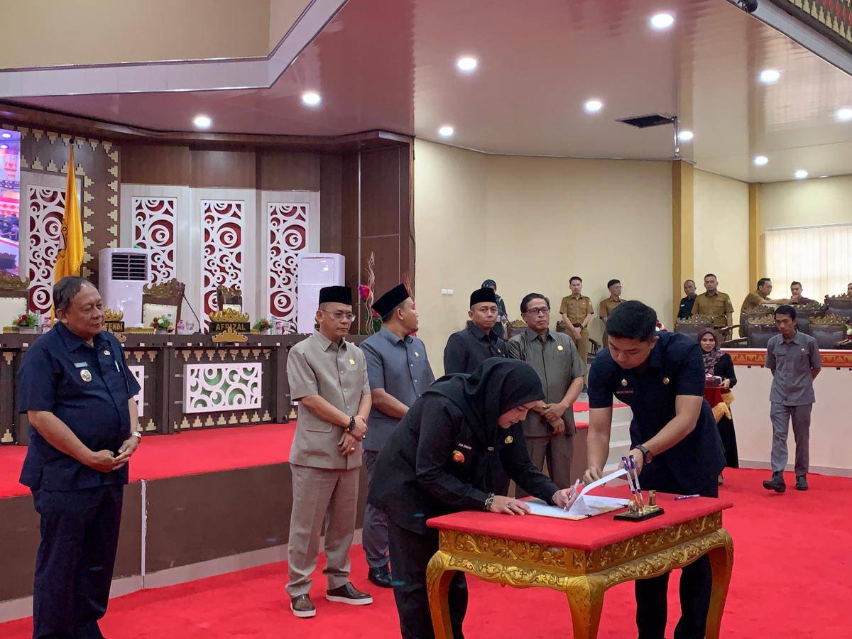 Walikota Bandar Lampung saat rapat paripurna di DPRD Bandar Lampung. (IDN Times/Muhaimin)