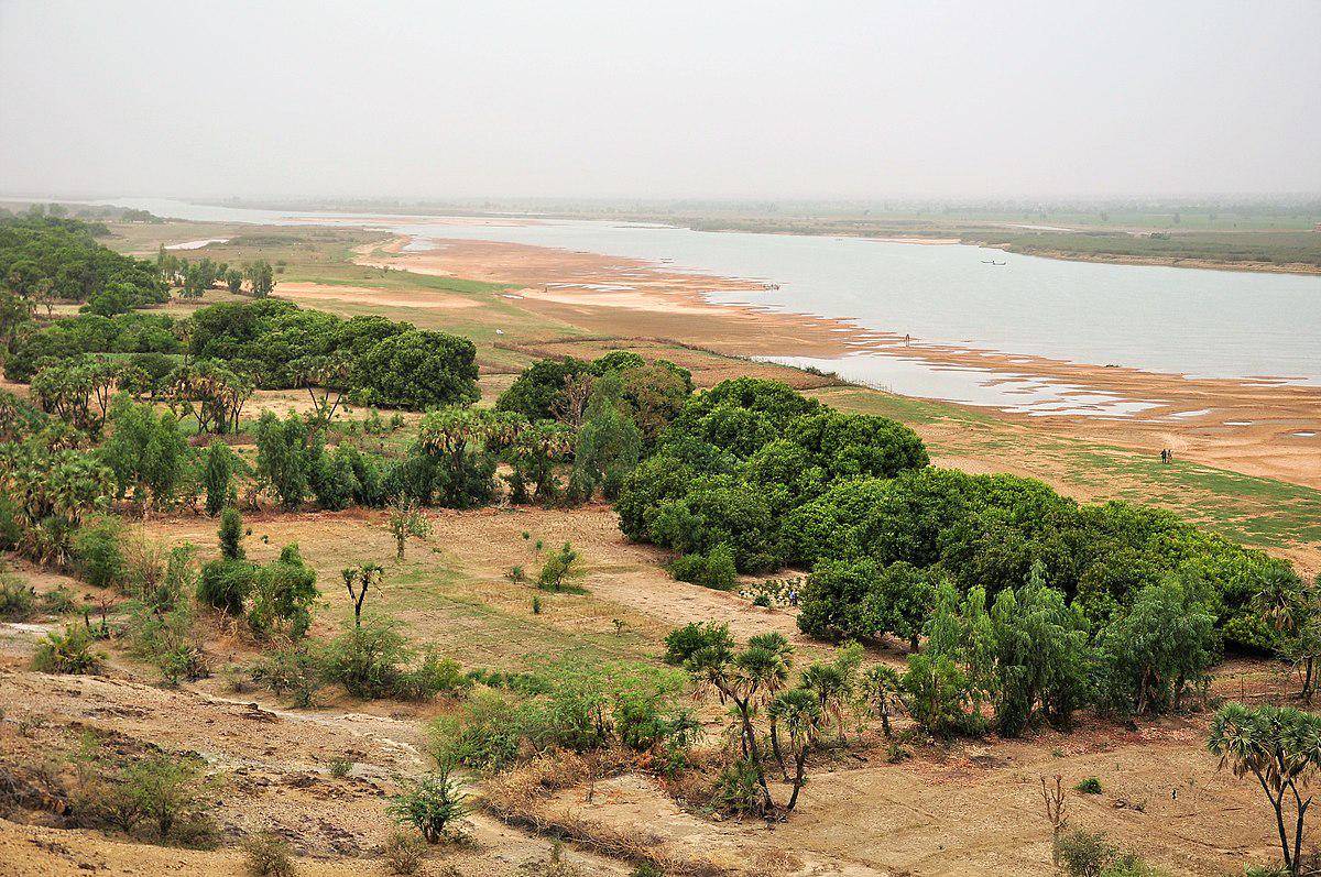 Pemandangan Sungai Niger dari tebing dekat dusun Tiloa.