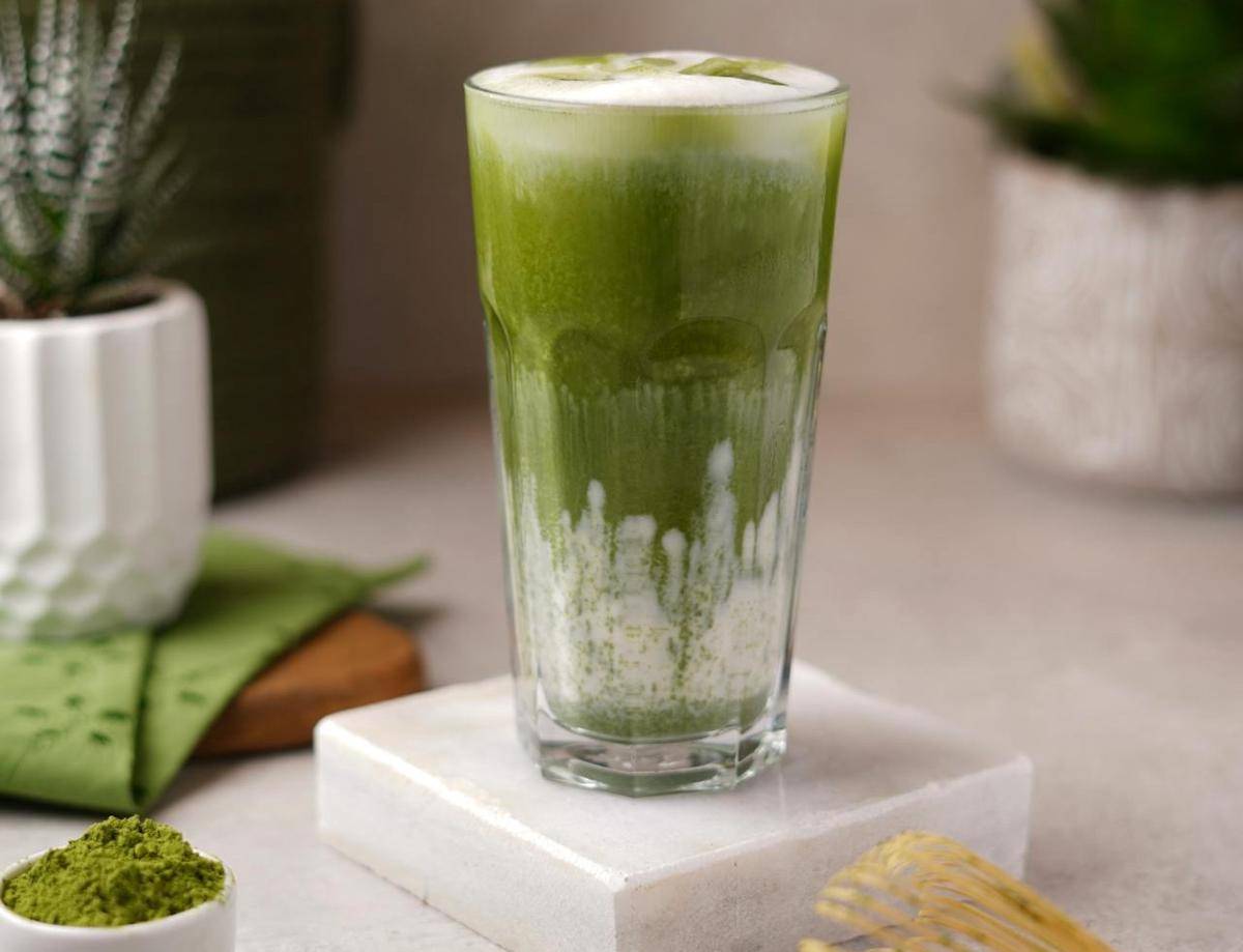 ilustrasi coconut matcha latte (pexels.com/Gülsüm Çoban)