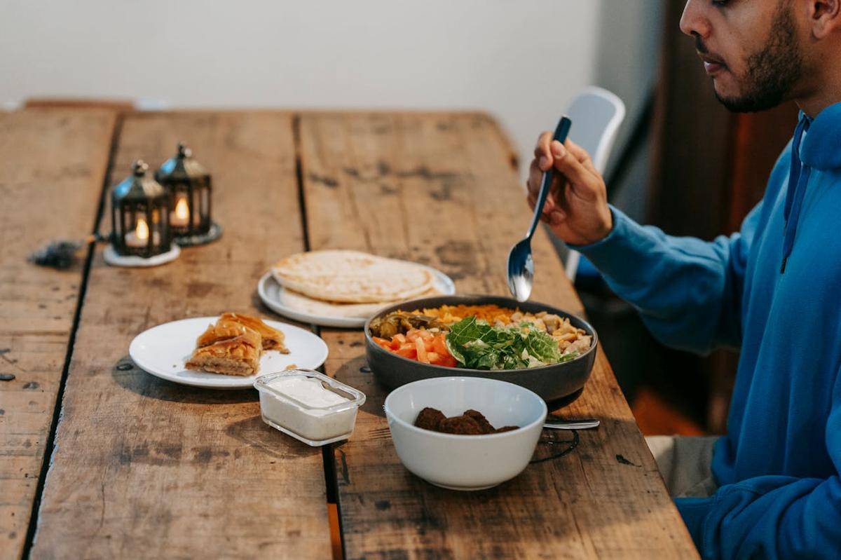 Metode makan sadar, cara lama untuk hidup sehat yang kembali tren. (Pexels/Michael Burrows)