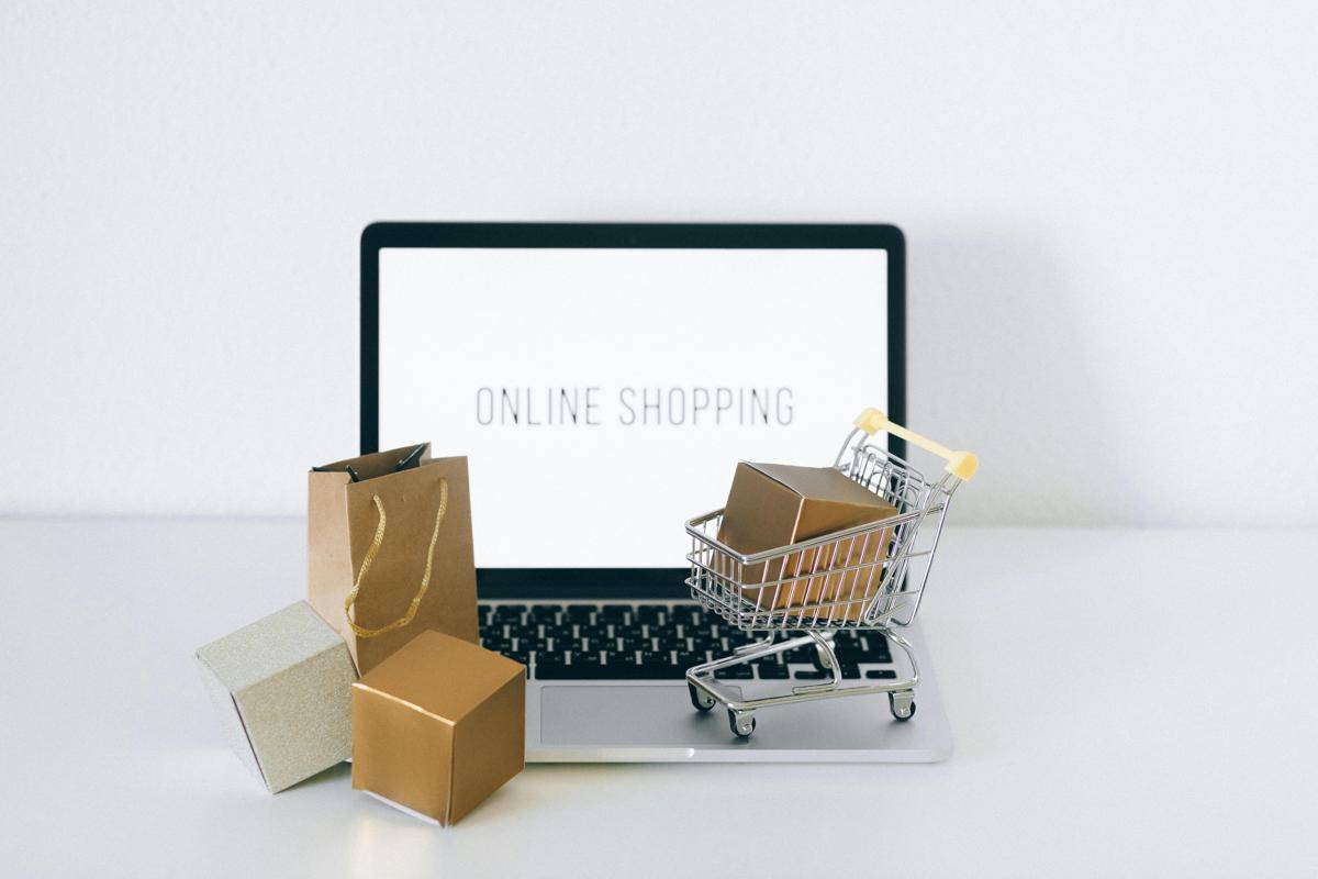 ilustrasi fitur wishlist atau keranjang di online shop