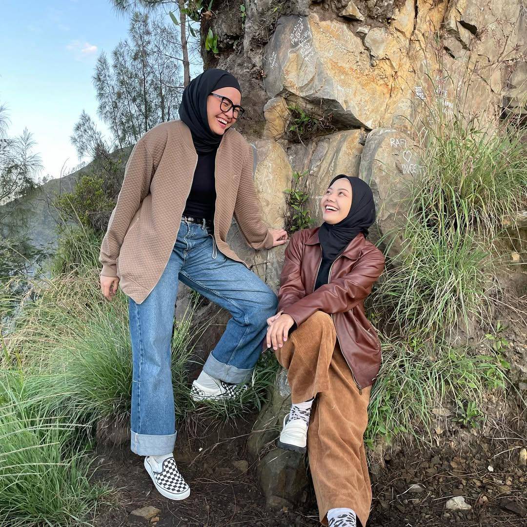 Mix and Match Loose Jeans ala Salma Salsabil