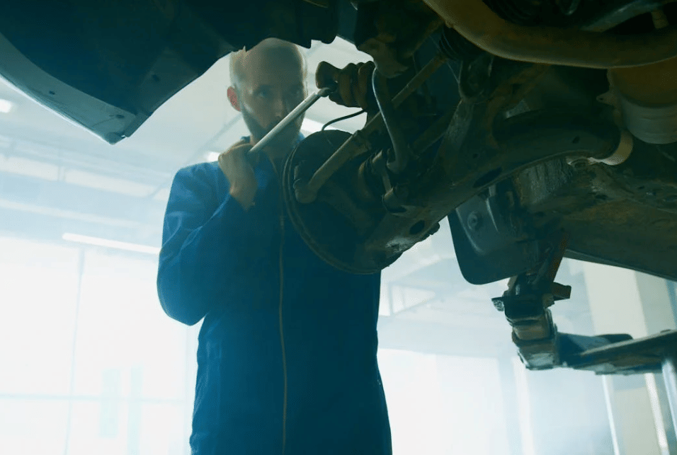 ilustrasi servis mobil