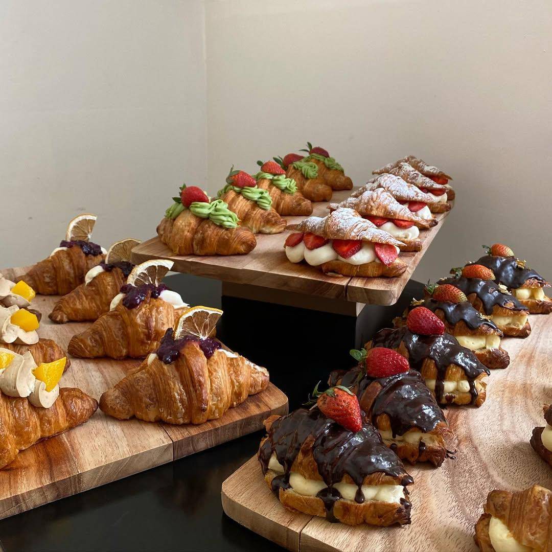 croissant Fruit Crush Bali (instagram.com/fruitcrush.bali)