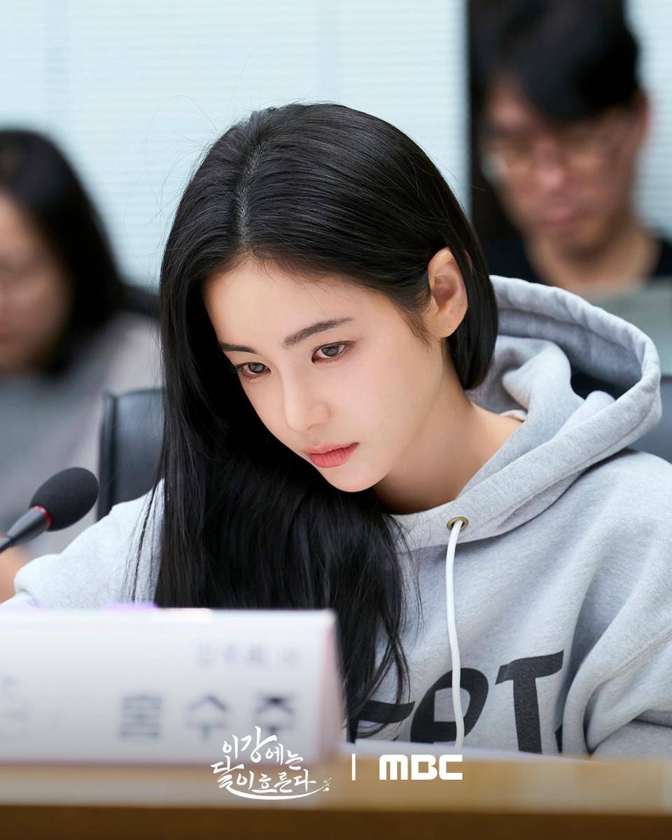 potret script reading drakor Moon River