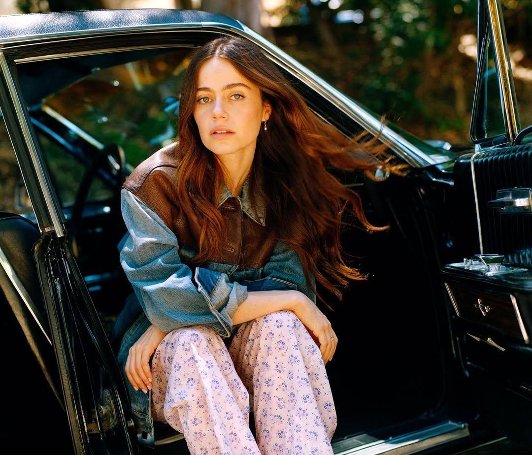 Inspirasi makeup ala Molly Gordon (instagram.com/mollsterg)