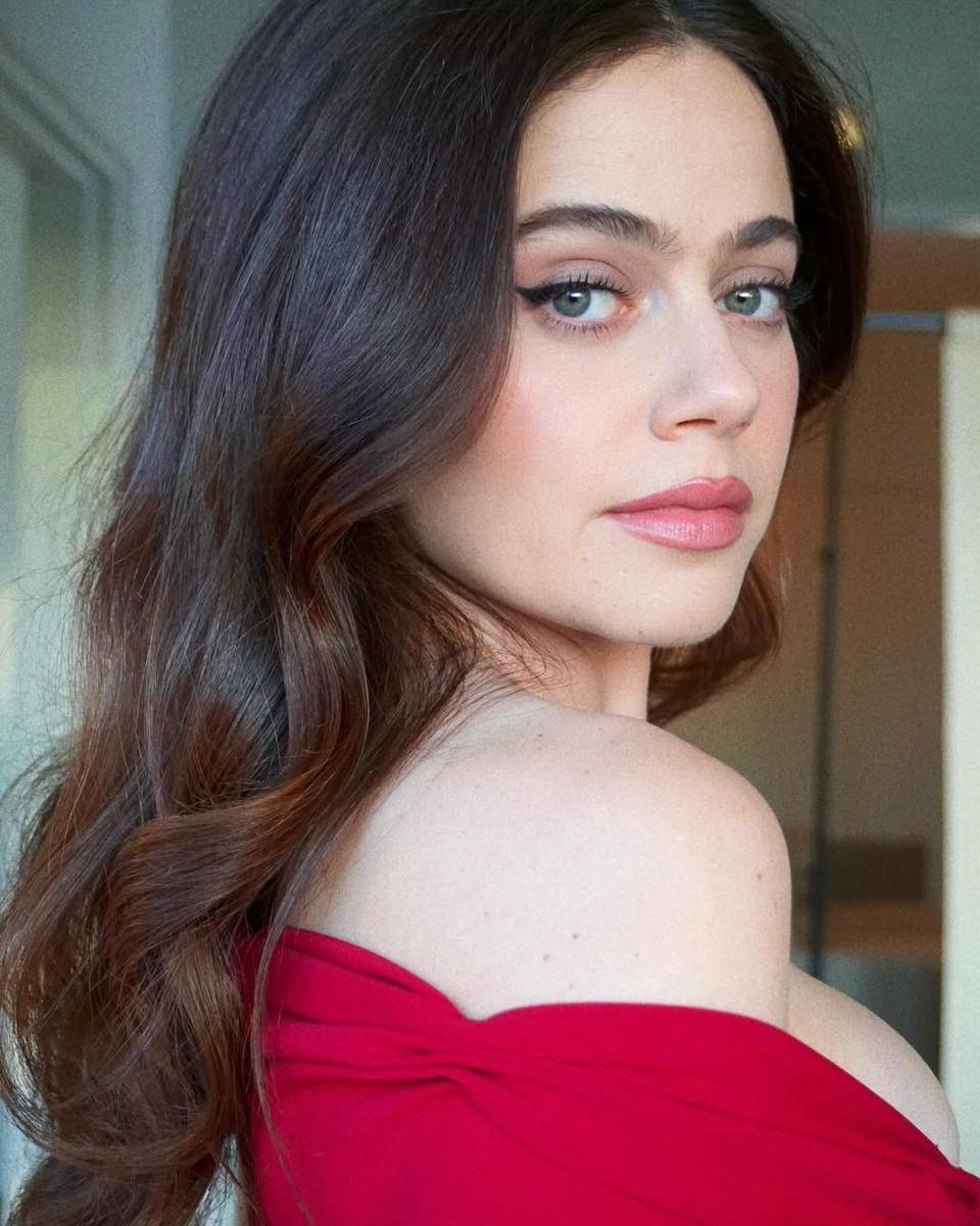 Inspirasi makeup ala Molly Gordon (instagram.com/mollsterg)