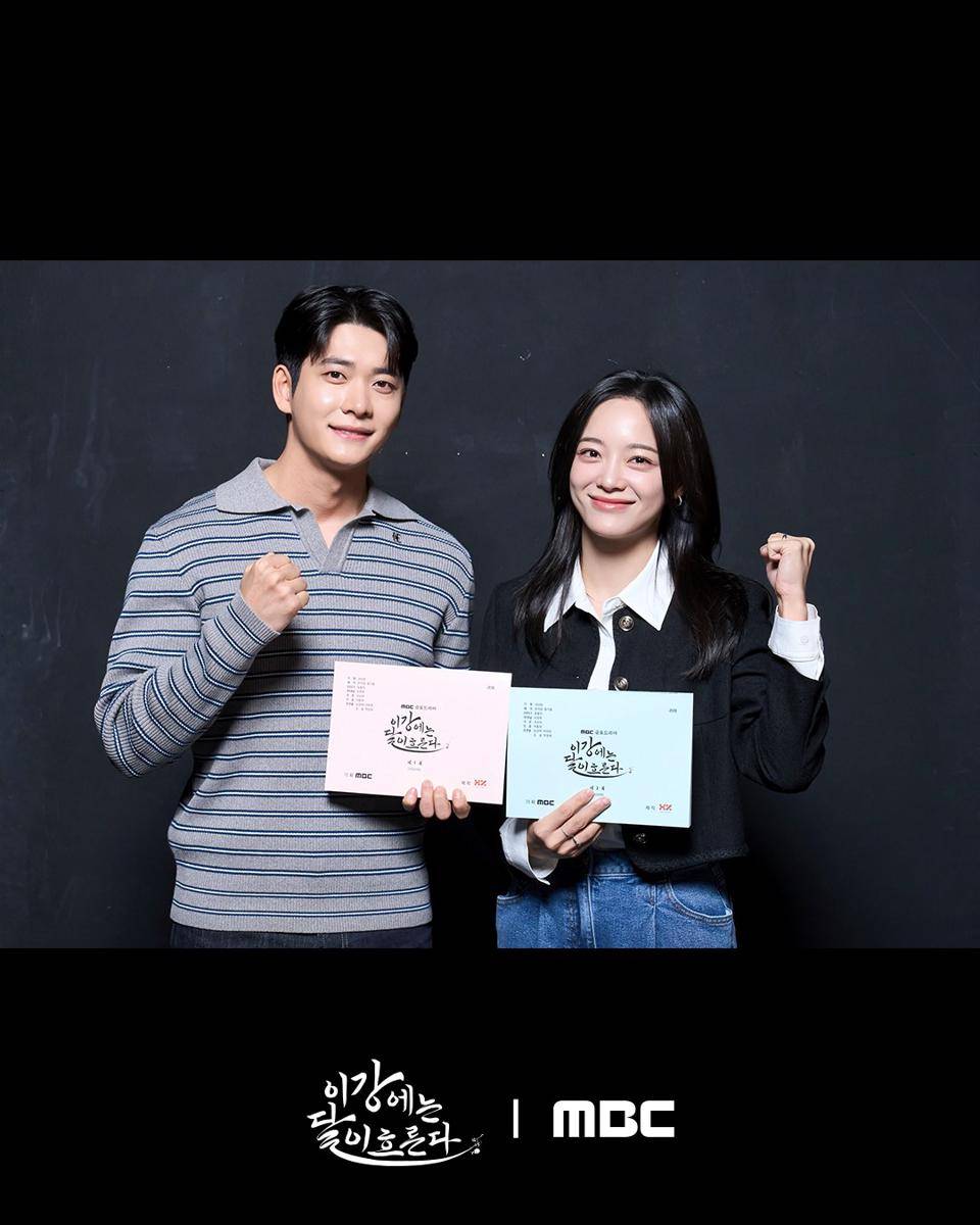 potret script reading drakor Moon River