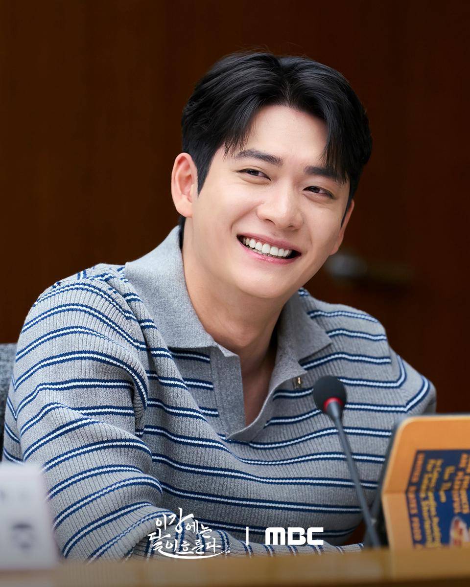 potret script reading drakor Moon River
