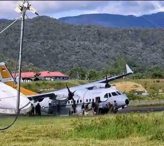 Pesawat CN-235 TNI AU Alami Kendala Teknis