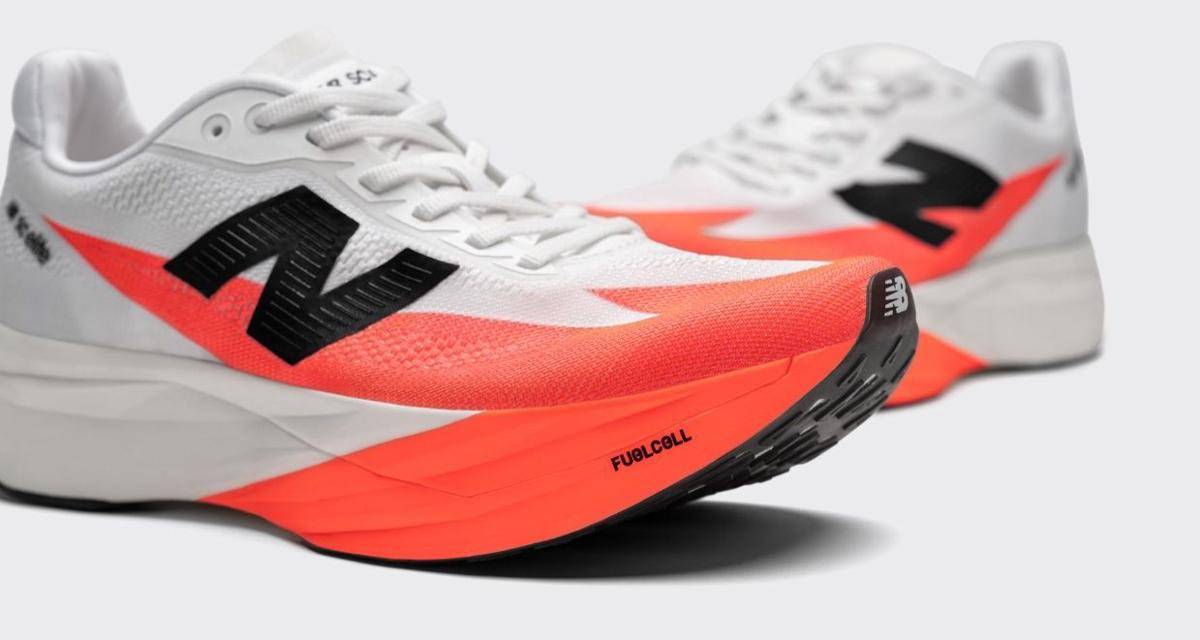 Foto 1. Sepatu FuelCell SuperComp Elite v5 seberat ±205 gram (size M 9.5), dirancang ultra-ringan dan nyaman untuk mendukung setiap langkah pelari.jpeg