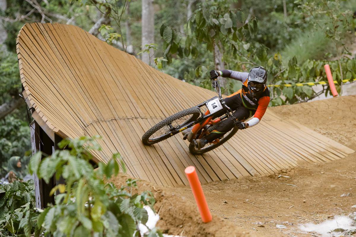 Potret kompetisi 76 Indonesian Downhill (IDH) 2025.