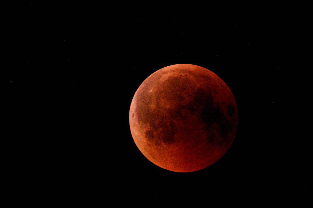 ilustrasi gerhana bulan blood moon 