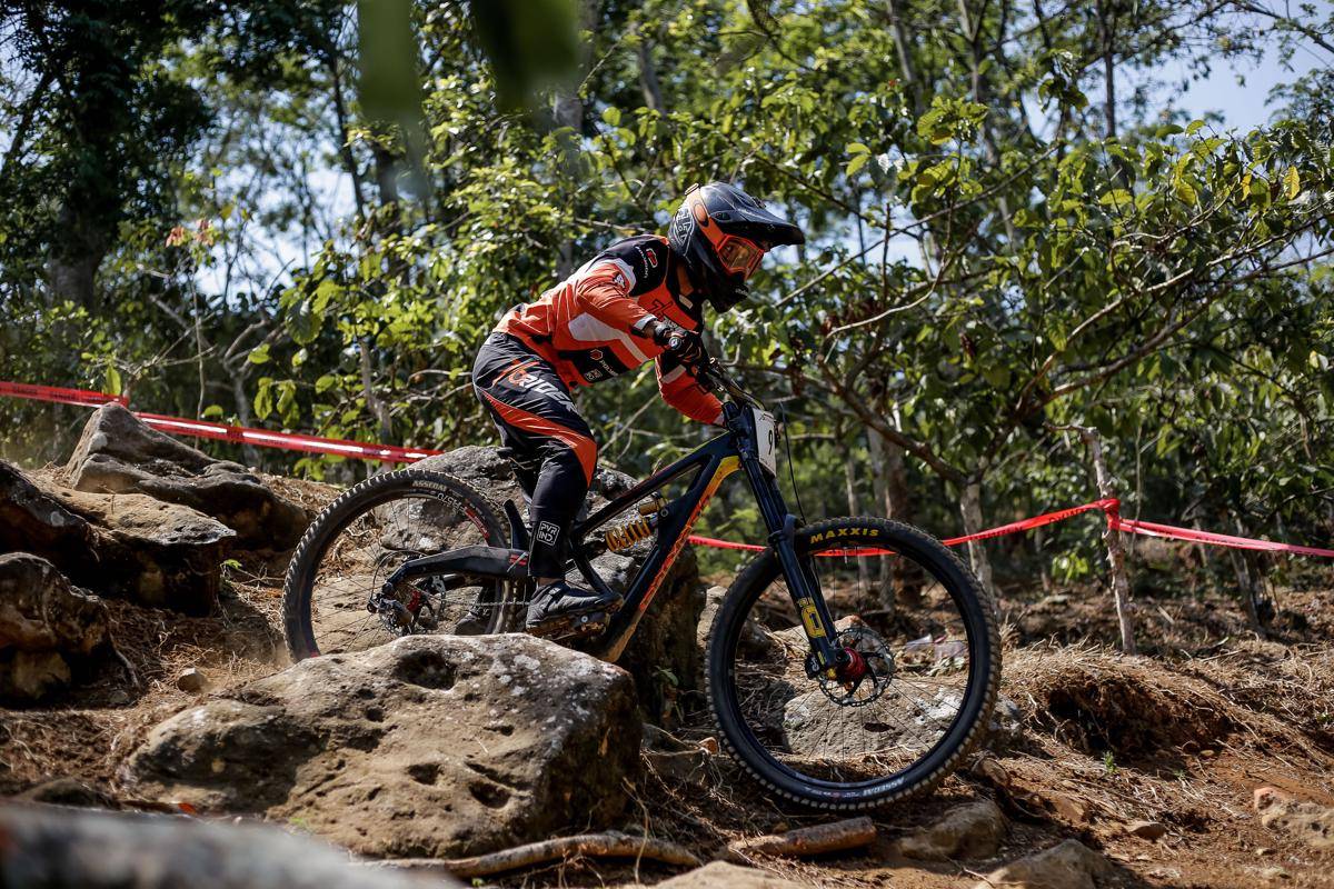 Potret kompetisi 76 Indonesian Downhill (IDH) 2025.