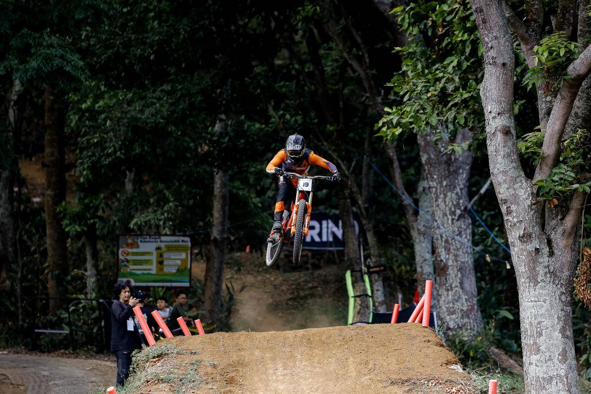 Potret kompetisi 76 Indonesian Downhill (IDH) 2025.