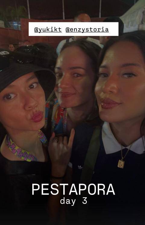 Yuki Kato, Enzy Storia dan Abigail Cantika Nonton Pestapora Day 3