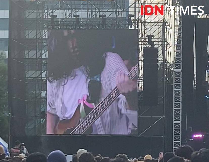 Gerald bassist Barasuara suarakan 17+8 di Pestapora 2025