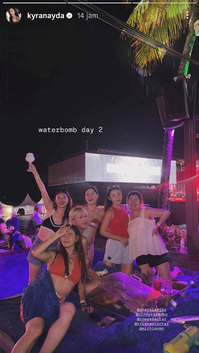 Artis nonton Waterbomb Bali Day 2