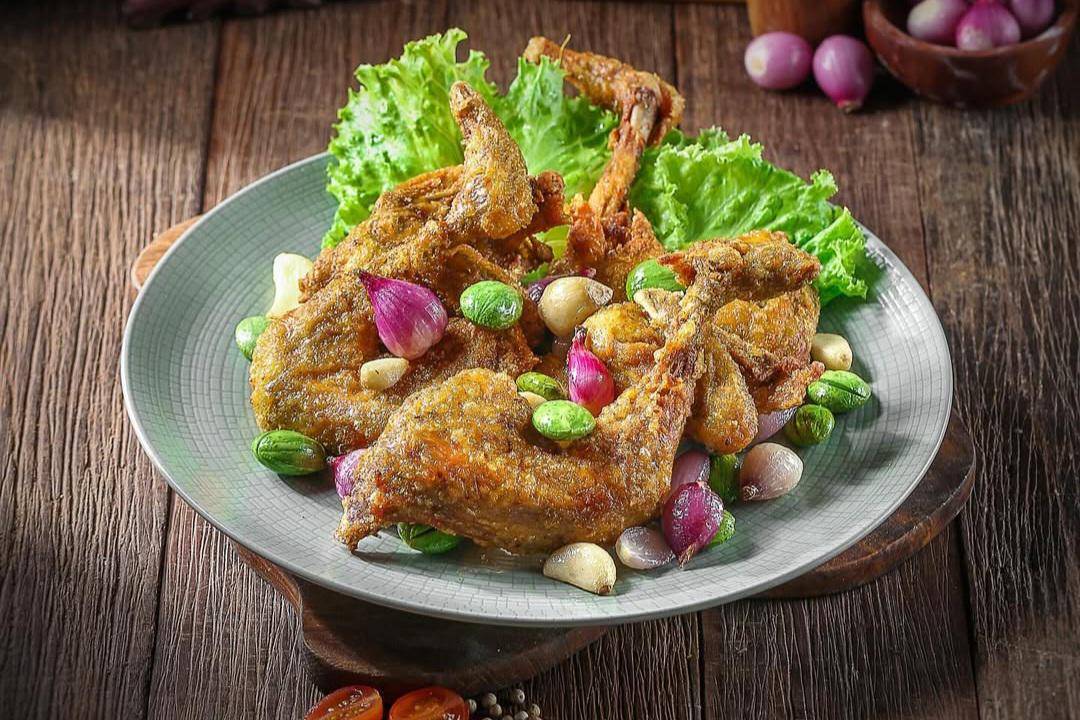 Potret menu ayam goreng di Bima Yamgor Indonesia
