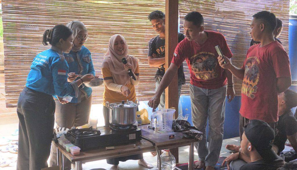 Itera Melakukan Kegiatan Edukasi dan Pemanfaatan Susu Ternak Menjadi Produk Yoghurt di Kelompok Ternak Seputih Timur, Kecamatan Seputih Banyak, Lampung Tengah