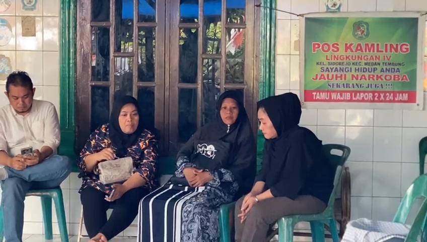 Suasana duka di rumah Fahri Akbar (IDN Times/Eko Agus Herianto)