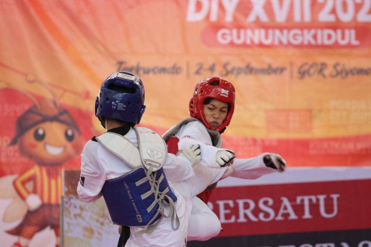 Pertandingan cabor taekwondo pada Porda DIY 2025. (dok. Humas KONI DIY)