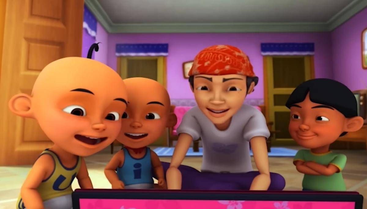 Abang Salleh membantu Upin, Ipin, dan Mail yang ingin berjualan online 
