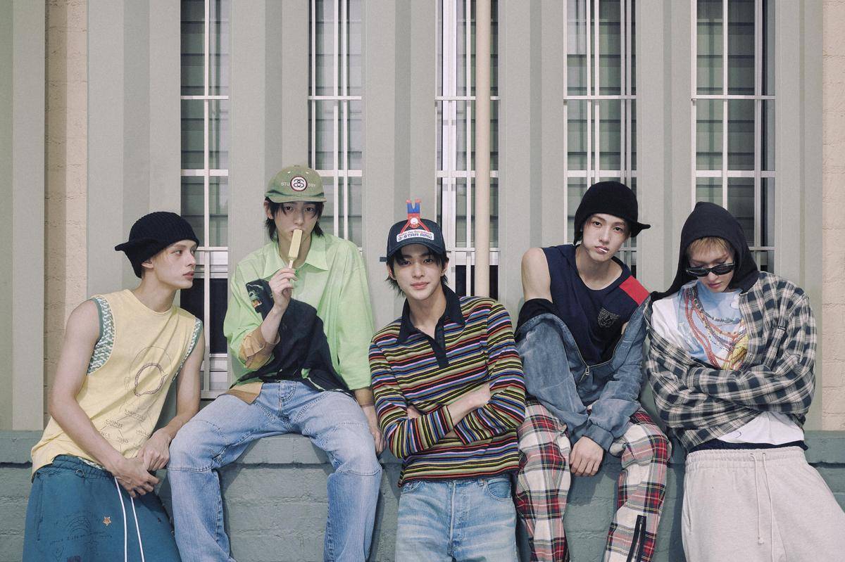 potret CORTIS di mini album COLOR OUTSIDE THE LINES 