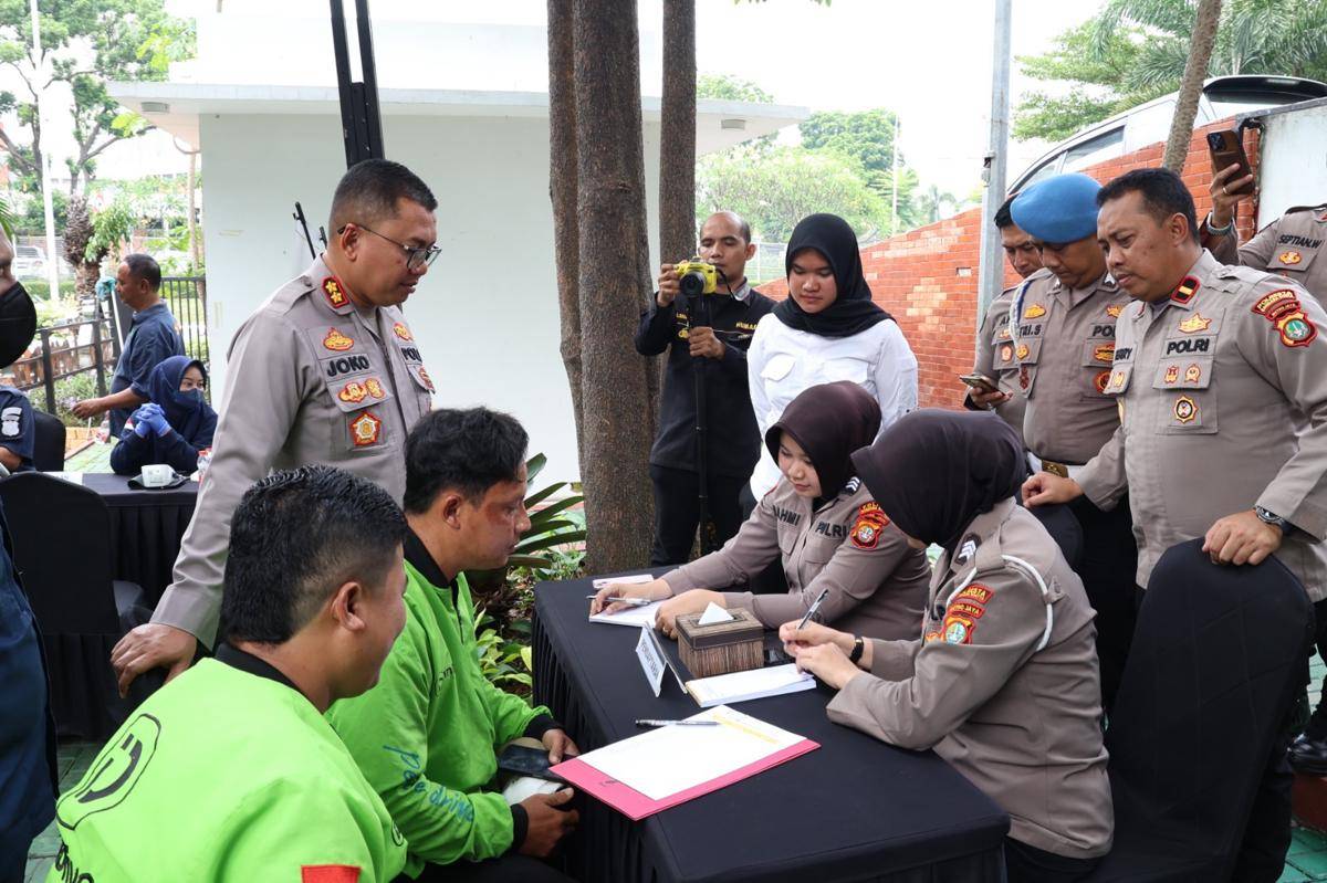 Ojol di sekitar Bandara Soetta diperiksa kesehatan (IDN Times/Maya Aulia Aprilianti)