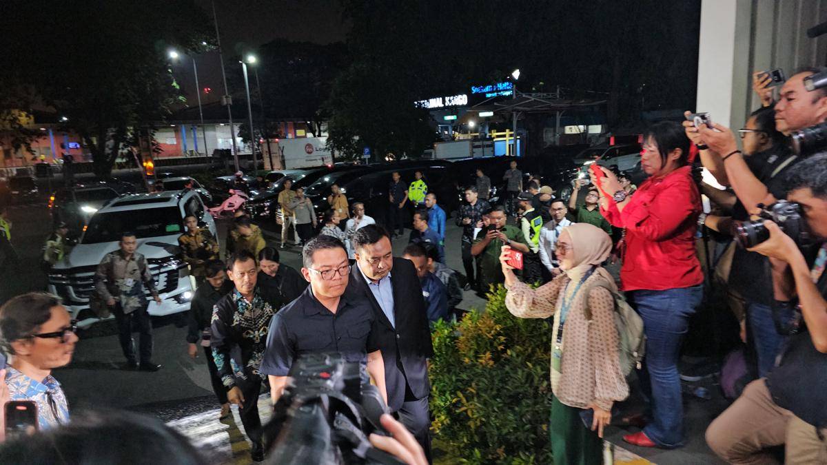 Menteri Luar Negeri Sugiono sambut kedatangan jenazah Zetro Leonardo Purba (IDN Times/Maya Aulia Aprilianti)