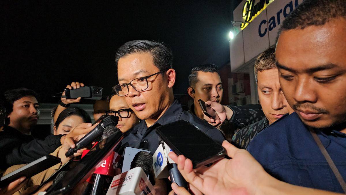 Menteri Luar Negeri Sugiono sambut kedatangan jenazah Zetro Leonardo Purba (IDN Times/Maya Aulia Aprilianti)